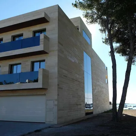 Beachfront Es Turo Appartement *
